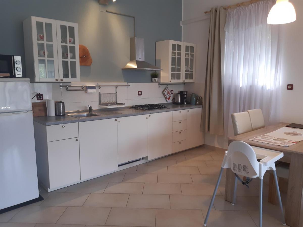 Green Garden Apartment *
